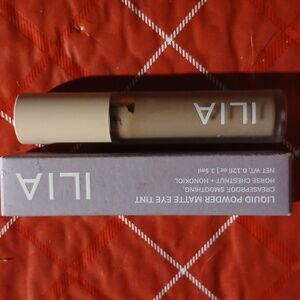 ILIA LIQUID MATTE POWDER EYE TINT "CORK" TAUPE BROWN